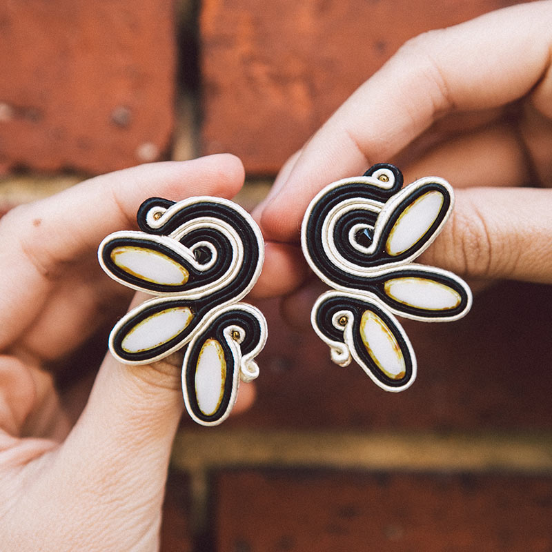 pendientes florencia blanco y negro qordatta